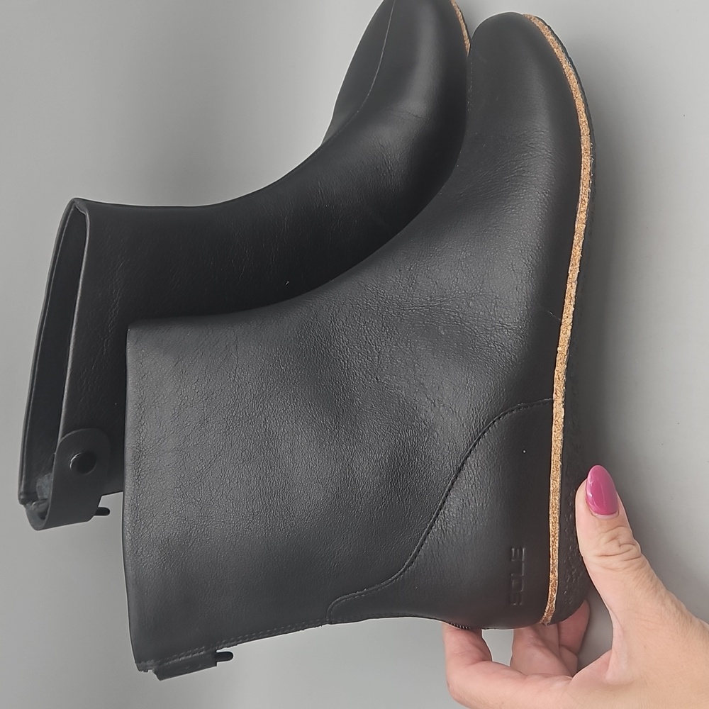 Disctrict by Sole Black ReCork Zip Boots Sz 10 Stride Recycled Rubber